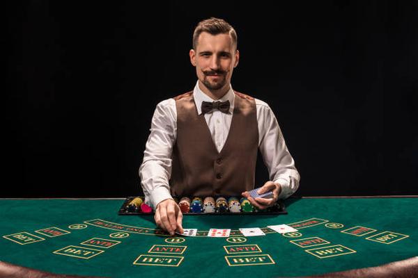 Comparing Dealer Games Across casino trực tuyến uy tín Platforms